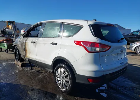 2015 Ford Escape S z USA, uszkodzony, nr VIN 1FMCU0F73FUB87852